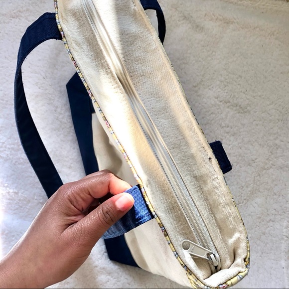 Vineyard Vines Tote Bag - Picture 8 of 13